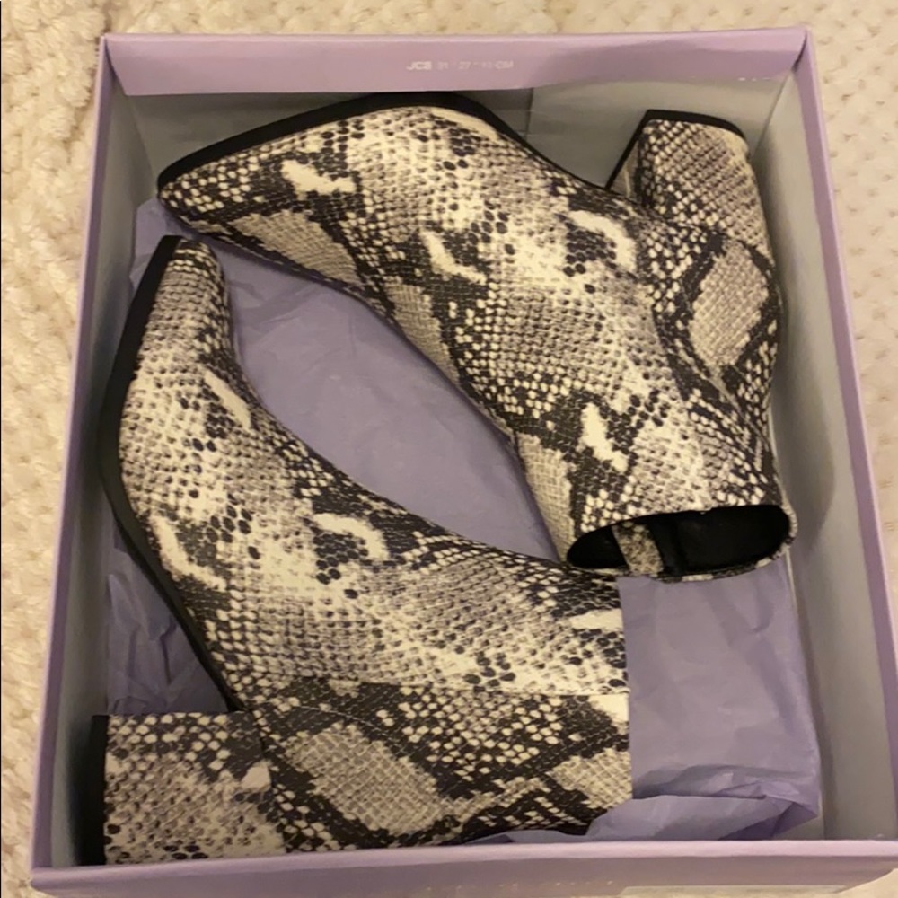 Steve Madden dafnii snakeskin print booties